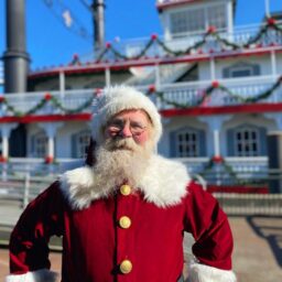 Cruise on Old Man River with Papa Noël!